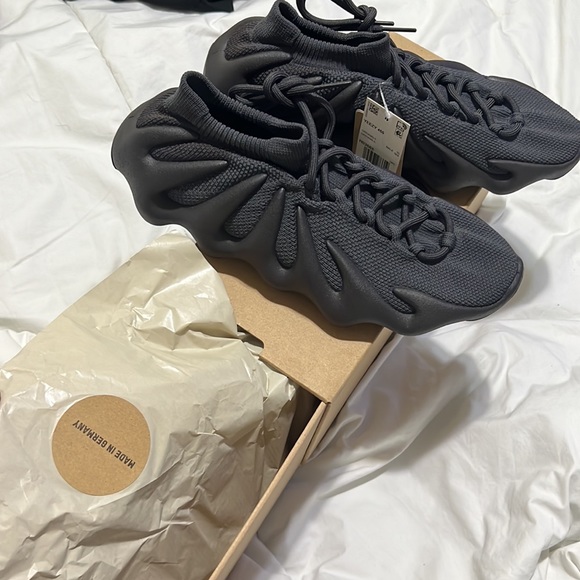 Yeezy Adidas - Picture 4 of 4